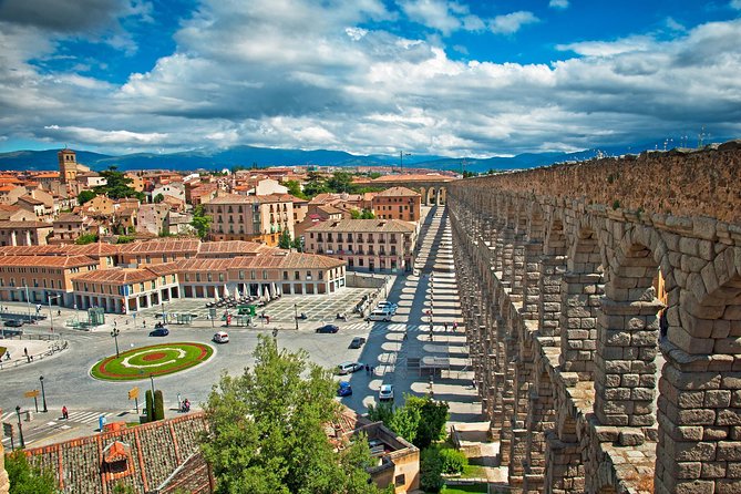 Toledo and Segovia Full Day tour from Madrid - Guides, language, and group size