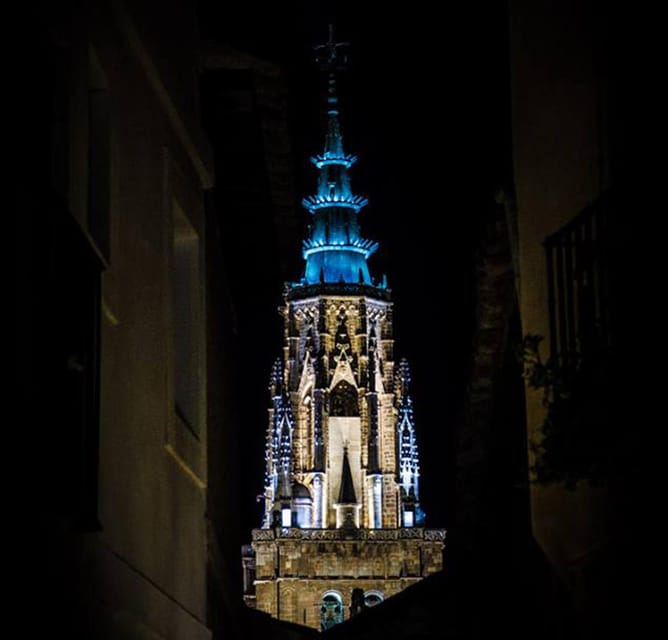 Toledo Cathedral Guided Tour in Spanish - Starting outside with the cathedral facade