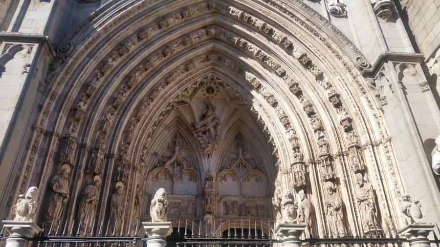 Toledo Cathedral Guided Tour in Spanish - Clothing, access, and practical comfort