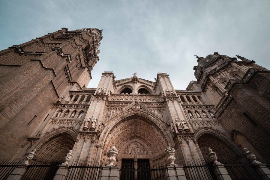 Toledo: Cathedral Tour with a Local Guide - The main altarpiece tells a story in carved wood