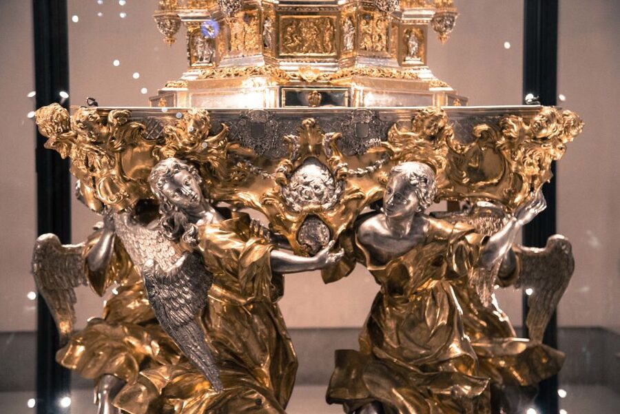 Toledo: Cathedral Tour with a Local Guide - El Transparente and the baroque surprise above