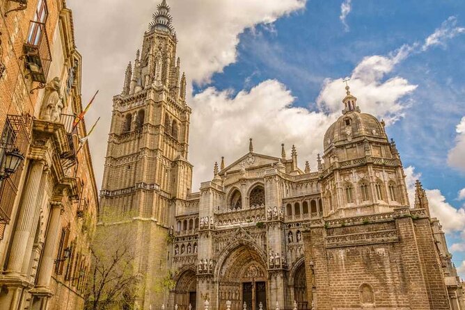 Toledo Experience Tour from Madrid with optional Toledo Cathedral - Meeting near the Neptune Fountain