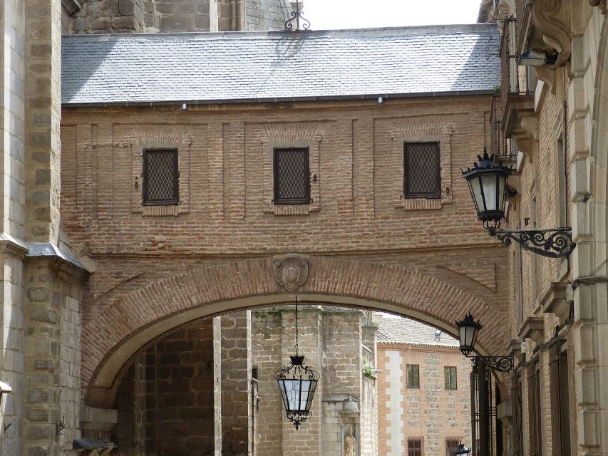 Toledo: Guided Walking Tour with Cathedral Ticket and Tour - Starting in Zocodover Square