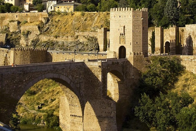 Toledo Half-Day Tour with St Tome Church & Synagoge from Madrid - Plaza de Zocodover: a quick first look