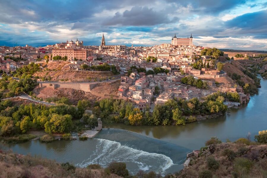 Toledo: Monumentos esenciales: Alcazar, Catedral, Sinagoga - San Juan de los Reyes and its unusual gargoyles
