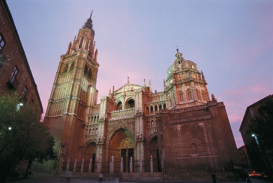 Toledo: Private Monuments Walking Tour with Monument Entry - Toledo Cathedral and its layers of style