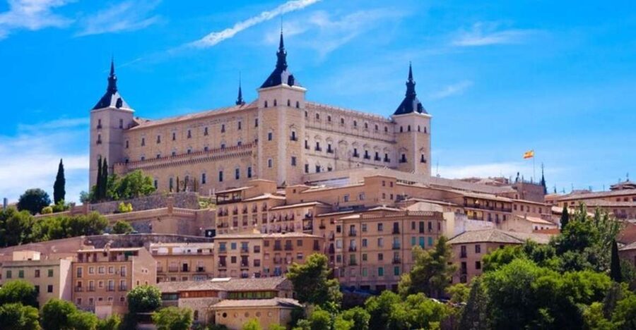 Toledo : Private Walking Tour with a Pro guide - Walking through Toledo’s Jewish Quarter
