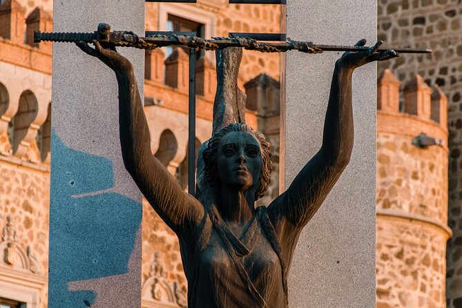 Toledo Scavenger Hunt and Highlights Self-Guided Tour - Starting in Plaza de Zocodover
