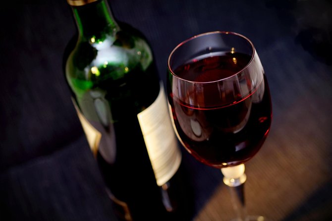 Toledo Tour with Tapas, Wine Tasting and Optional 3 Monuments - Timing, group size, and language