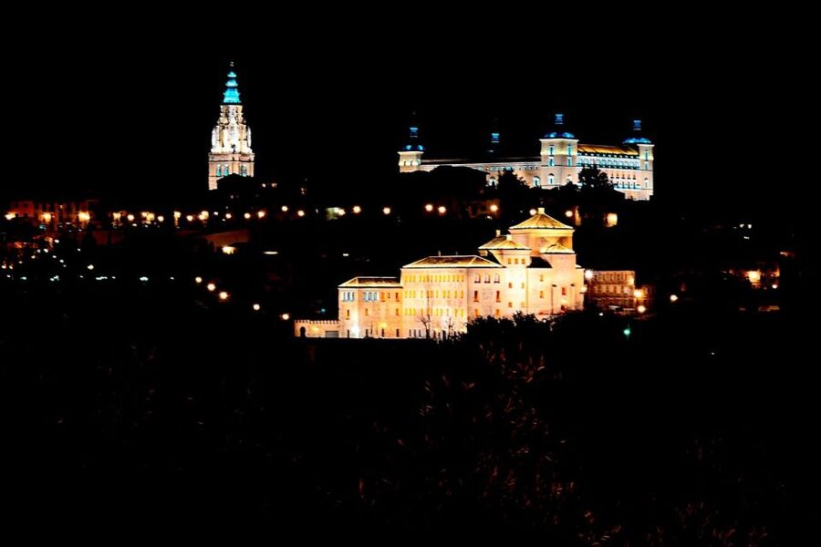 Toledo: Una Mágica noche Toledana - Convents, crosses, and the quietest streets