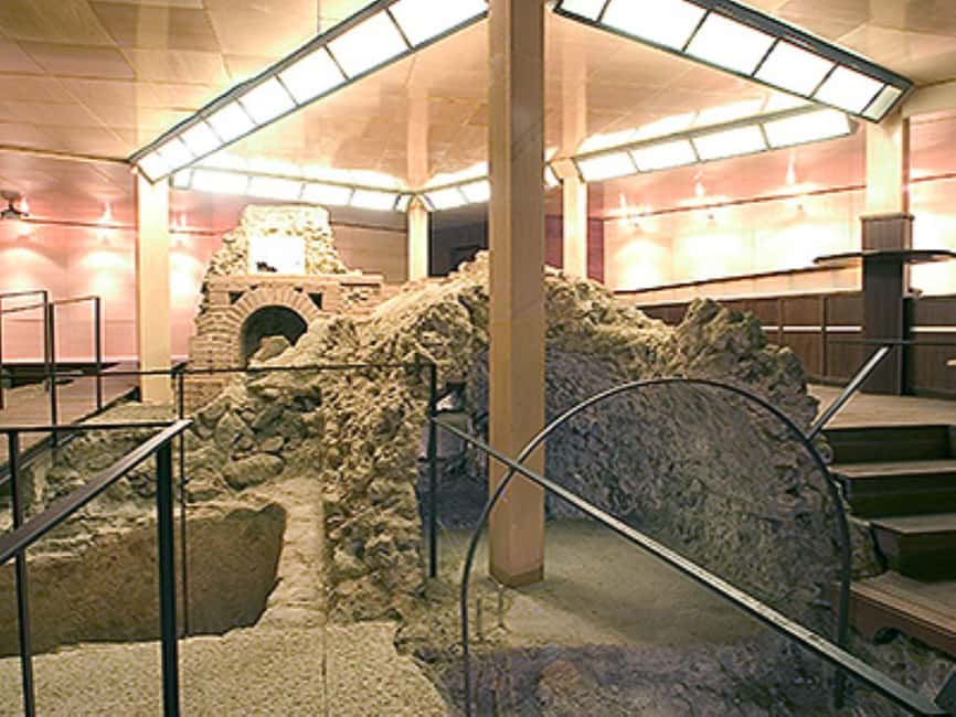 Toledo: Underground Guided Tour with Entry Ticket - How the 90-minute route fits into your day