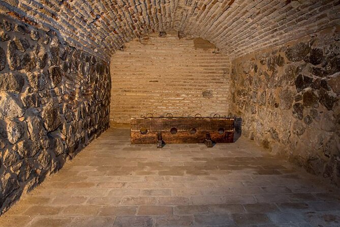 Toledo Underground Tour Visit Thermae and Private Basements - How the guides shape the experience