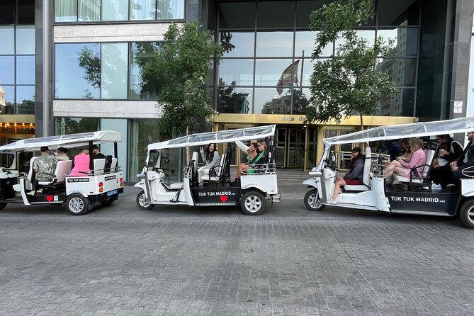 Tour en tuk-tuk electrico por MADRID MODERNO - The Royal Palace and Almudena Cathedral