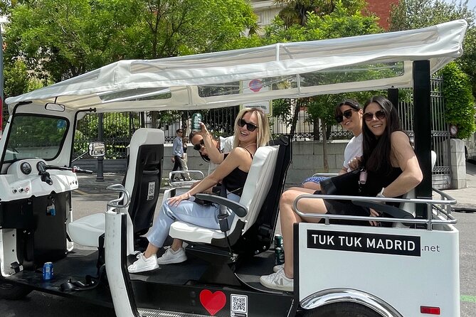 Tour en tuk-tuk electrico por MADRID MODERNO - The Royal Spanish Academy and Puerta de Alcalá