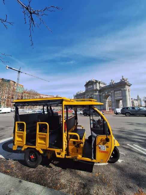 Tour en Tuk Tuk por lo mejor de Madrid - Choosing between Las Ventas and Santiago Bernabéu