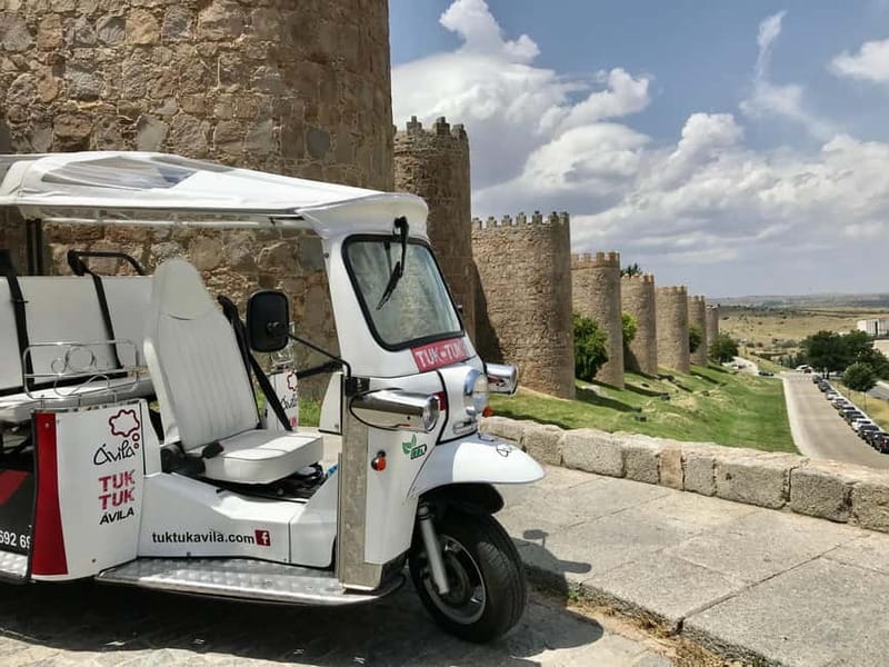 TOUR GUIADO EN TUK TUK POR AVILA 1 HORA - Four gates and the fortified old city