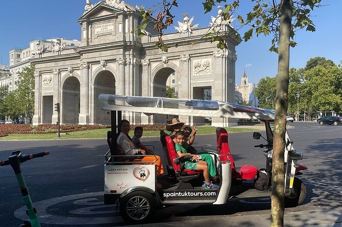 Tour Madrid: Royals, Plazas & Secrets 3H - Parliament, Neptune, and the Prado quarter