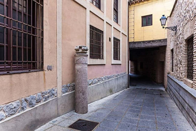 TOUR “ TOLEDO TODO EN UNO ” - Casa Rodrigo de la Fuente and the Roman caves