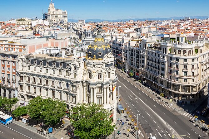Transfer: Barajas Airport (MAD) to Madrid City Center - What the first arrival usually feels like