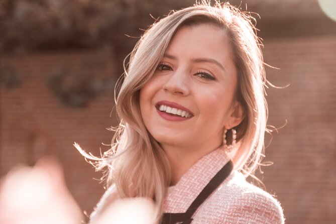 Vacation photographer. Madrid Photo Shoot. Take home more than just a selfie! - Puerta del Sol connects the photographs to Spain
