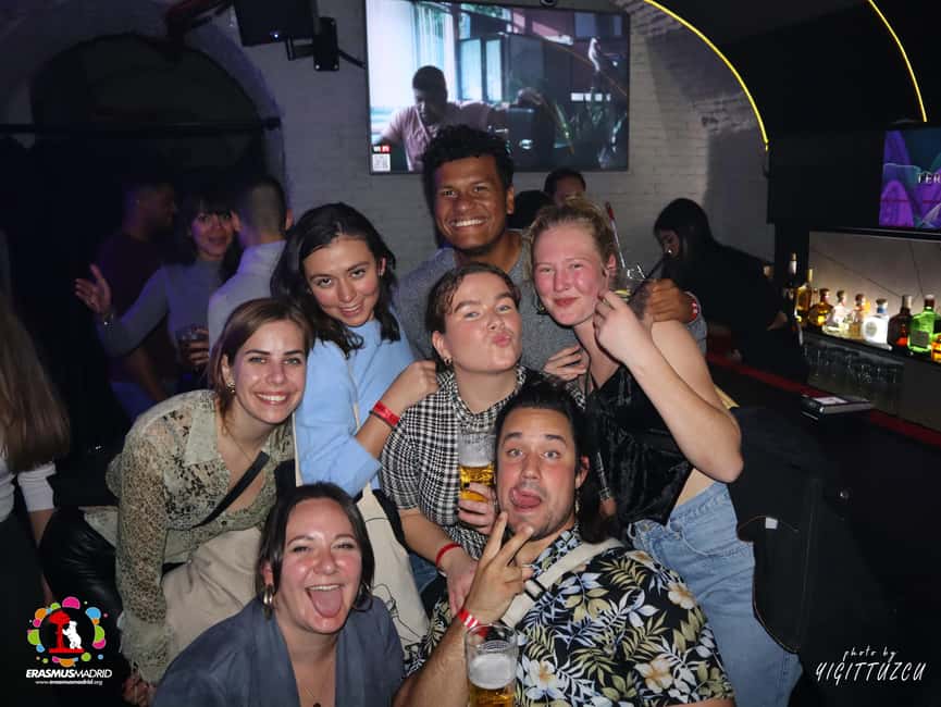 Wild Night Pub Crawl: Free Shots, Games & VIP Club Entry! - The guide, communication, and group experience