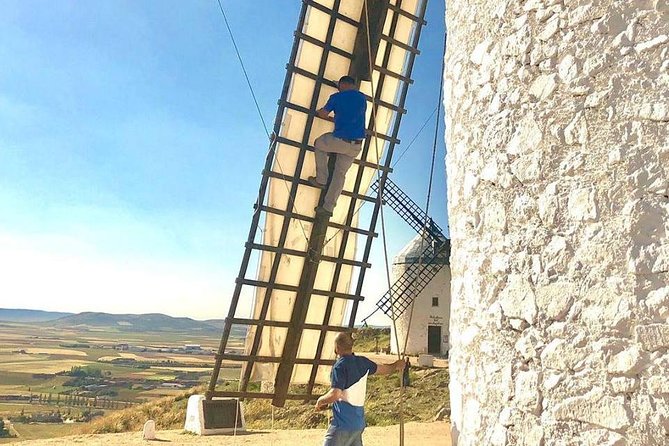 Windmills of Don Quixote Wine Tour & Tasting from Madrid - Leaving Madrid for Cervantes country