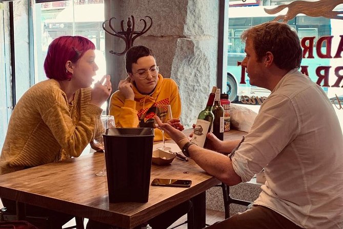 Wine Tasting near Plaza Mayor in Madrid - How the one-hour session unfolds