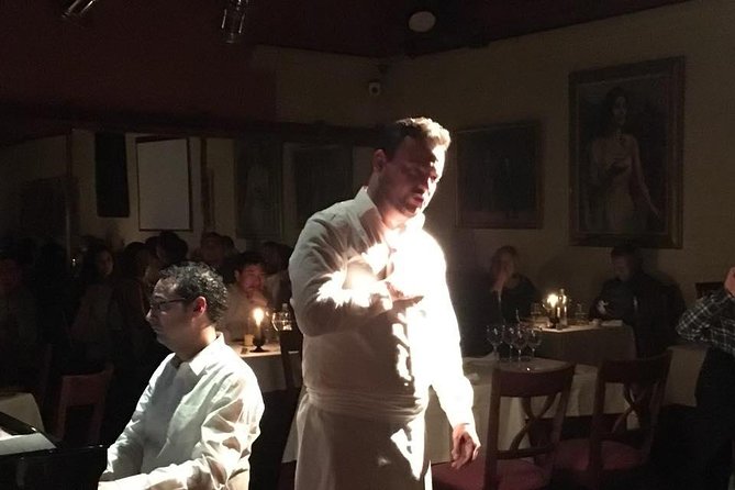 Zarzuela Opera and Dinner at La Castafiore Restaurant in Madrid - Entering La Castafiore for dinner and opera
